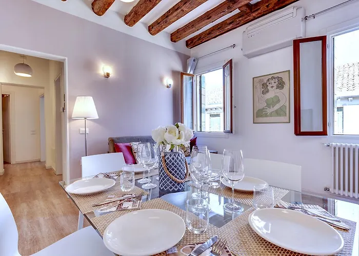 Botteri Palace Apartments By Wonderful Italy